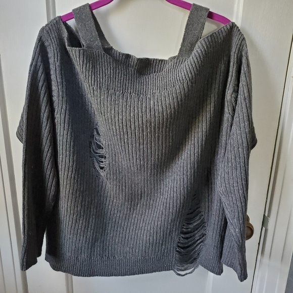 Distressed sweater - Picture 6 of 8